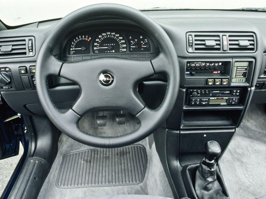  Opel Calibra 2.0i 16V 1990 года  (фото 19 из 23)
